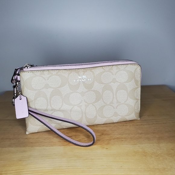 Authentic Coach double Zip Wristlet - Picture 4 of 16